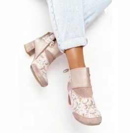 Cizme din piele pe toc pentru femei Maciejka Gold Beige 03963-20 bej de aur 1 Cizme din piele pe toc pentru femei Maciejka Gold Beige 03963-20 bej de aur 1