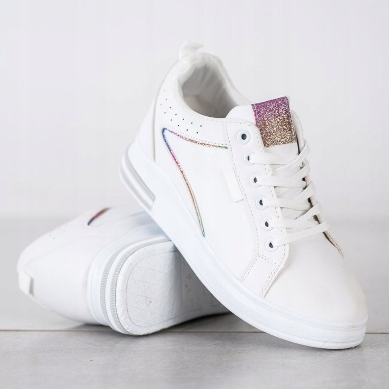 SHELOVET Pantofi albi cu pană ascunsă 1 SHELOVET Pantofi albi cu pană ascunsă 1