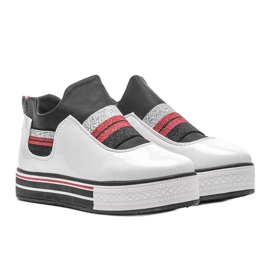 Adidași lăcuți albi de la Kaitlynn 1