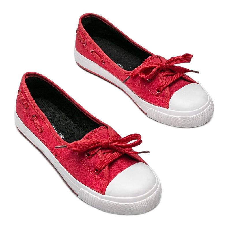 Adidașii roșii ai Alanei roșu 1