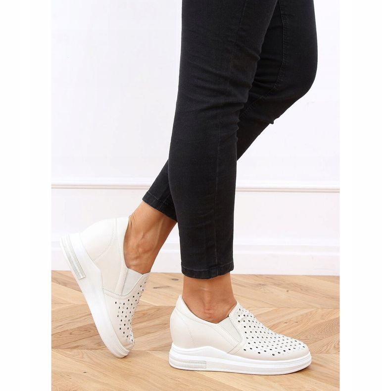 Adidași alunecați pe panoul bej HY-251 Bej 2