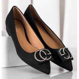 Fama Balerină elegantă cu ornament negru 1