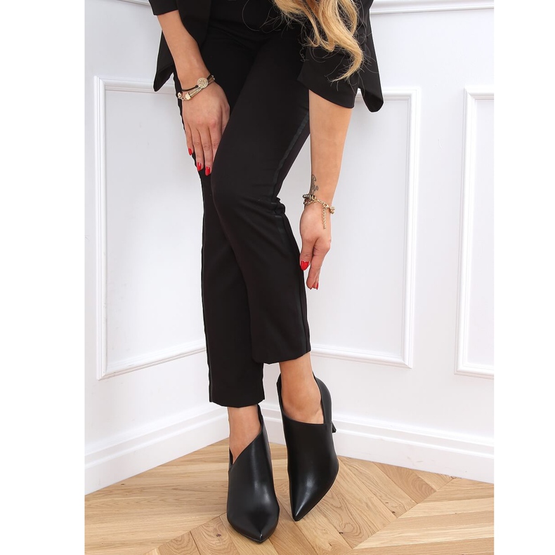 Cizme negre pe un ac decupate negru 9561 Negru 2