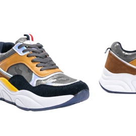 Adidași gri camo de la Lindsay maro 2