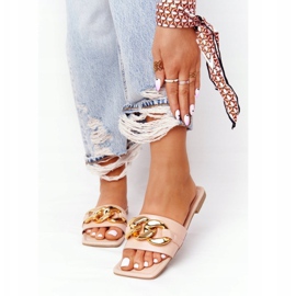 Papuci din piele cu un sărut francez nud în lanț bej multicolor 1 Papuci din piele cu un sărut francez nud în lanț bej multicolor 1