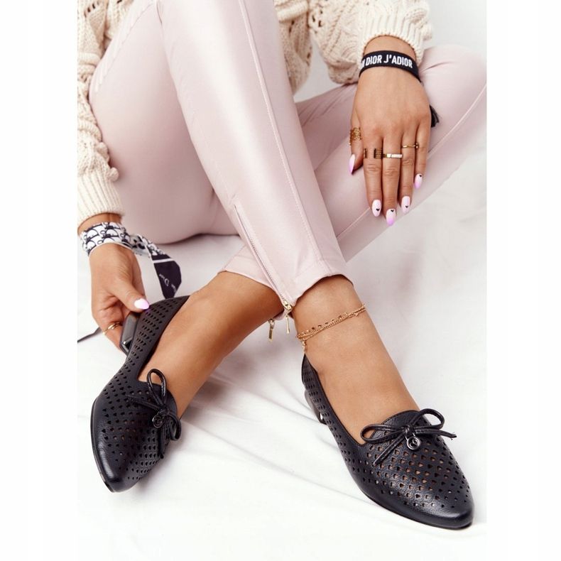 Mocasini ajurati pe toc argintiu Vinceza 21-10602 Negru 1