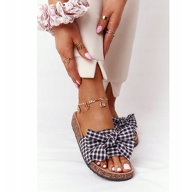 MSMG Papuci pe talpă de plută cu fund Amara în carouri alb negru 1 MSMG Papuci pe talpă de plută cu fund Amara în carouri alb negru 1