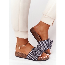 MSMG Papuci pe talpă de plută cu fund Amara în carouri alb negru 2 MSMG Papuci pe talpă de plută cu fund Amara în carouri alb negru 2