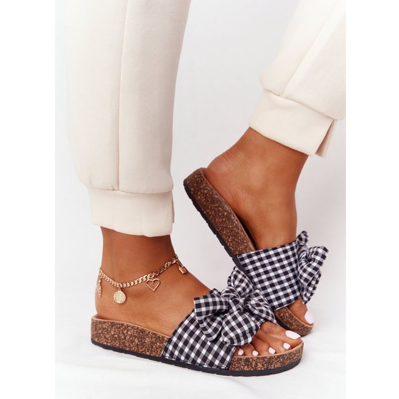 MSMG Papuci pe talpă de plută cu fund Amara în carouri alb negru 2 MSMG Papuci pe talpă de plută cu fund Amara în carouri alb negru 2