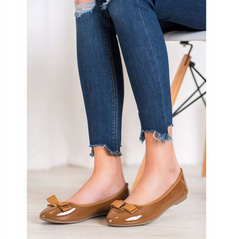 Fama Balerini lacuiti cu fundita maro 1