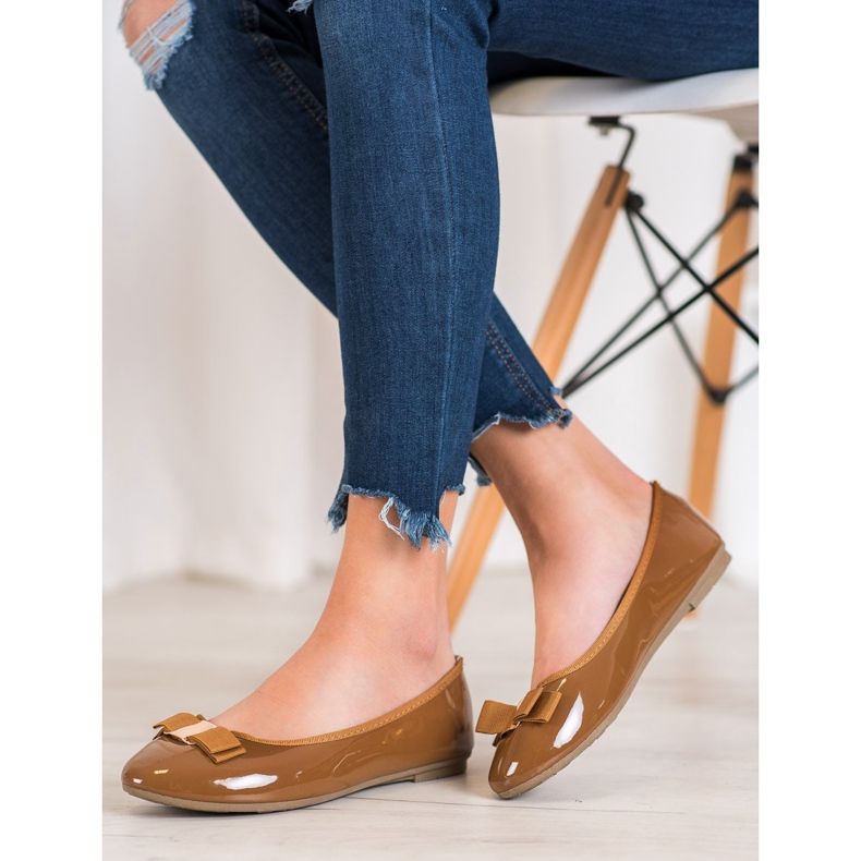 Fama Balerini lacuiti cu fundita maro 2