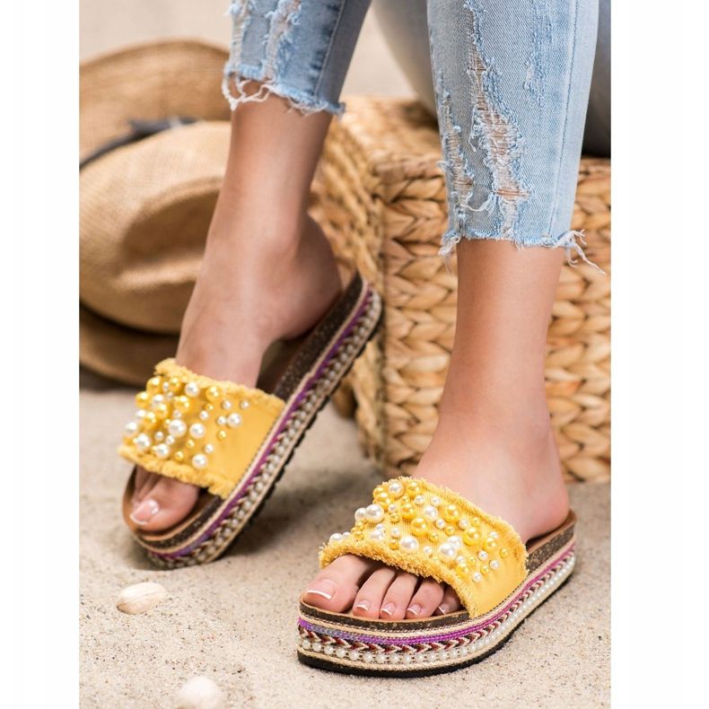 Small Swan Papuci Pe Platforma Cu Perle galben 2 Small Swan Papuci Pe Platforma Cu Perle galben 2