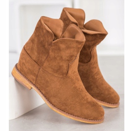 Sergio Todzi Cizme de cowboy pe o pană maro 1 Sergio Todzi Cizme de cowboy pe o pană maro 1