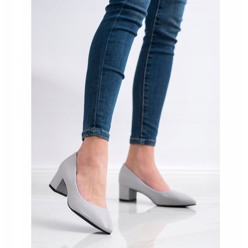 Goodin Pompele pe un stâlp jos gri 1