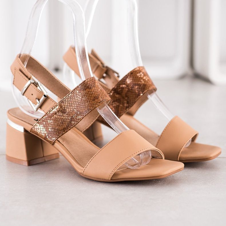 Kylie Sandale la modă pe un bar maro 2