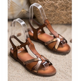 Sandalele maro ale lui Sergio Leone 1