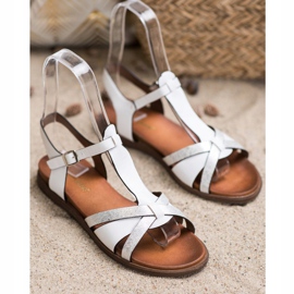 Sandalele albe ale lui Sergio Leone 1