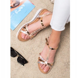 Small Swan Sandale cu efect Holo de aur 1 Small Swan Sandale cu efect Holo de aur 1