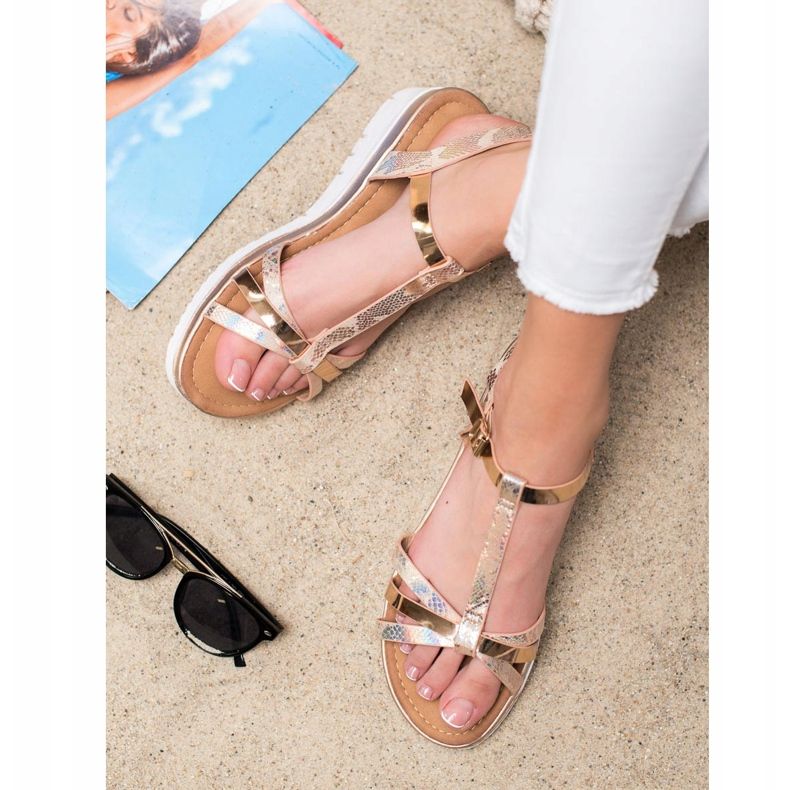 Small Swan Sandale cu efect Holo de aur 1 Small Swan Sandale cu efect Holo de aur 1