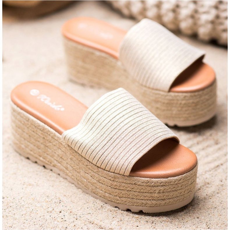 Weide Papuci Pe O Platformă De Paie de aur 1 Weide Papuci Pe O Platformă De Paie de aur 1