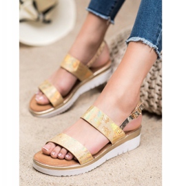 Small Swan Sandale confortabile cu efect Holo de aur 1