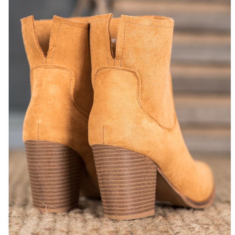 Seastar Ghete alunecate pe un stâlp maro 1