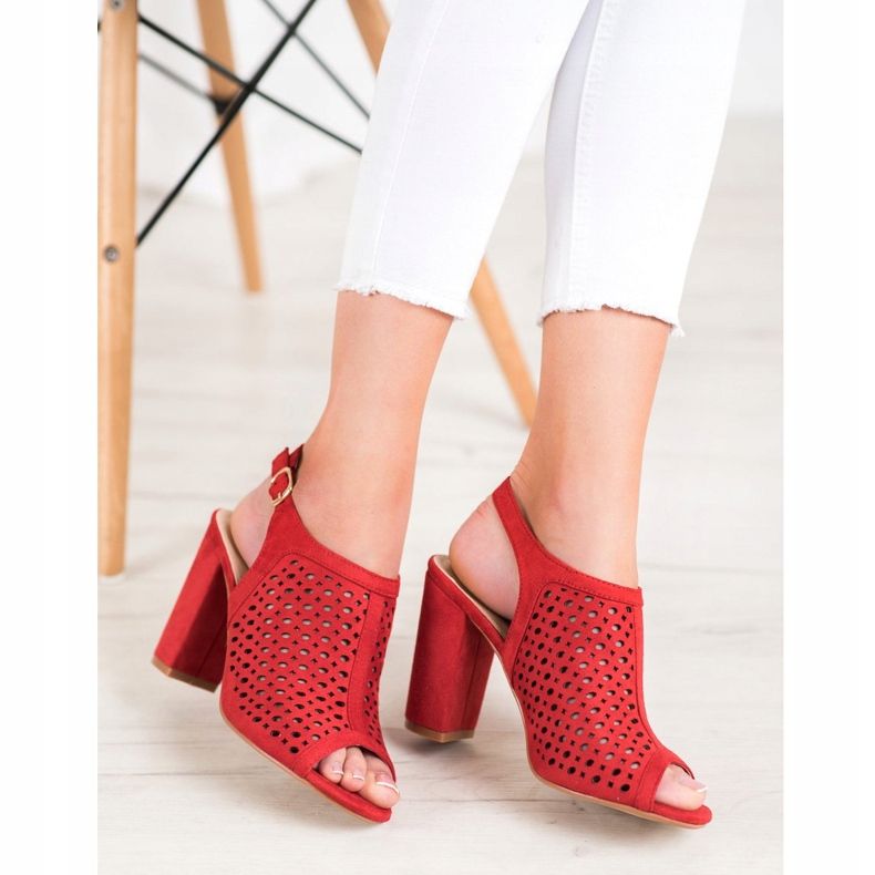 Weide Sandale ajurate pe o bară roșu 1