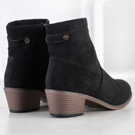 Camo Cizme casual pe un post negru 1 Camo Cizme casual pe un post negru 1