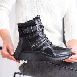 SHELOVET Ghete sport izolate negru 2 SHELOVET Ghete sport izolate negru 2