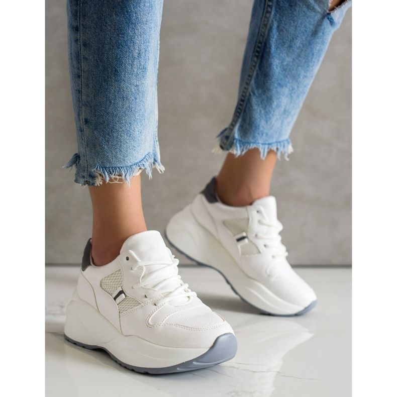 Weide Adidași de culoare albă deschisă 1 Weide Adidași de culoare albă deschisă 1