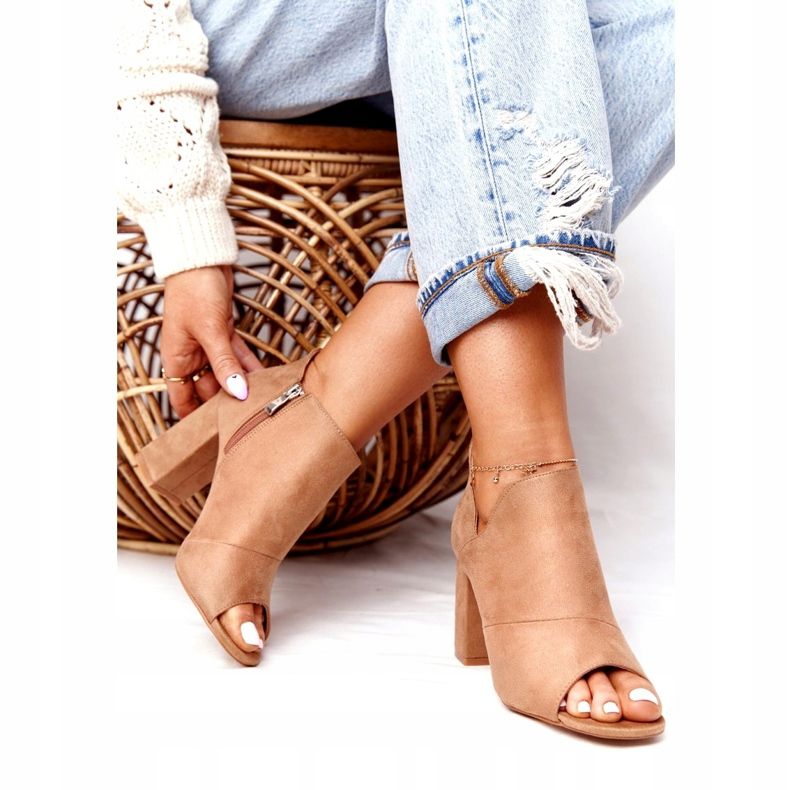 Cizme din piele de căprioară de primăvară pe un post Vinceza 21-17095 Bej 2 Cizme din piele de căprioară de primăvară pe un post Vinceza 21-17095 Bej 2