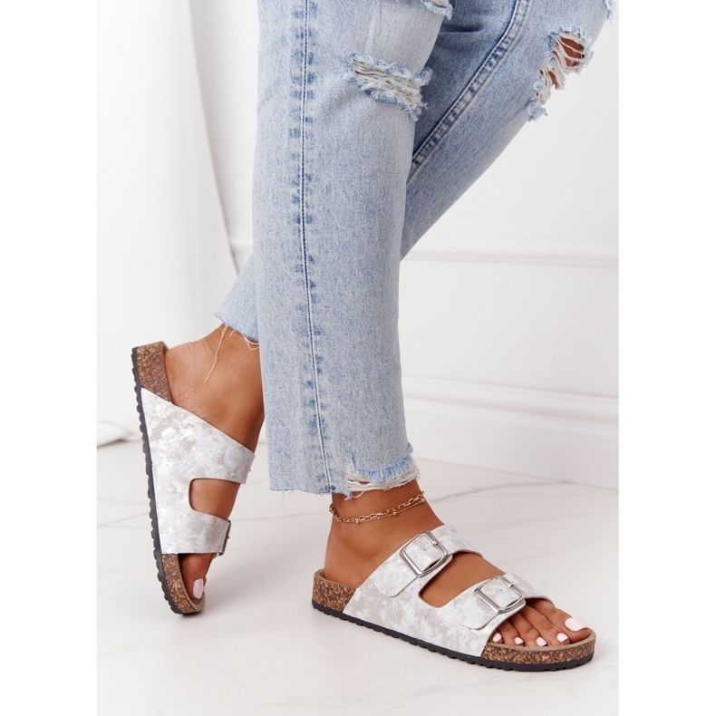 Papuci pentru femei cu catarame Vivio argintiu 2