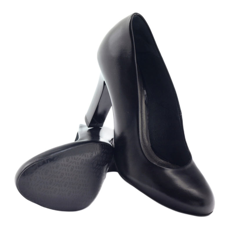 Edeo Pompele negre pe un stâlp negru 3