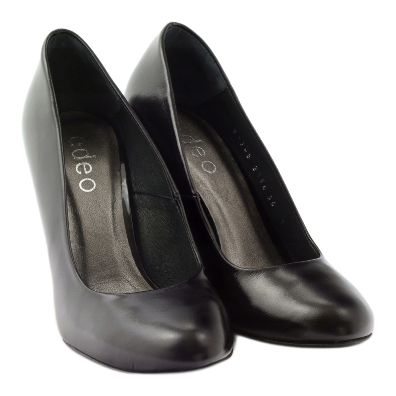 Edeo Pompele negre pe un stâlp negru 4