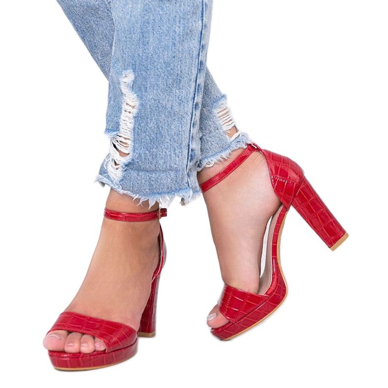 Sandale roșii pe un stâlp cu model din piele de trandafir negru roșu 1 Sandale roșii pe un stâlp cu model din piele de trandafir negru roșu 1