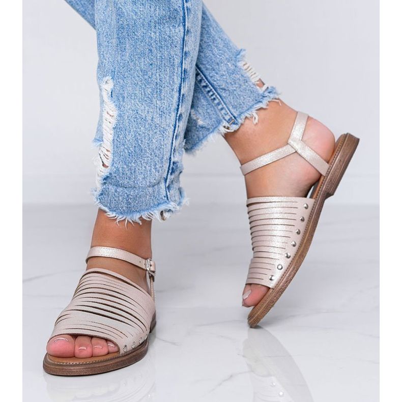 Sandale maro bej lucioase 1