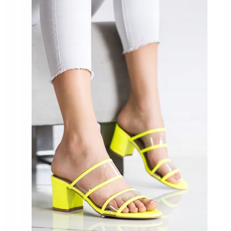 Small Swan Papuci cu benzi transparente galben 2 Small Swan Papuci cu benzi transparente galben 2