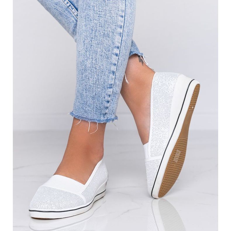 Ballerine albe strălucitoare pe tocul cu pană Glam Star 1