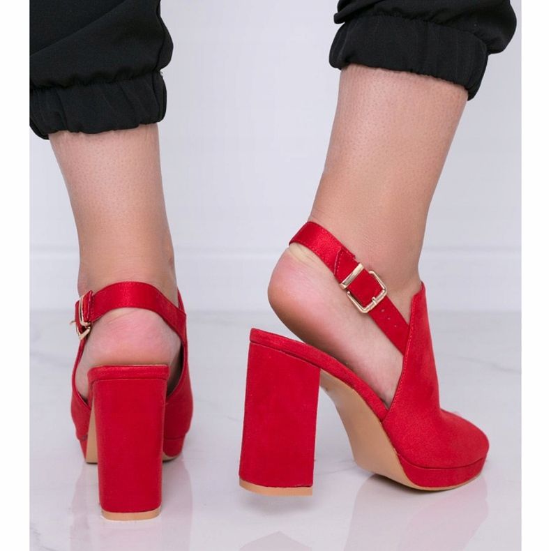 Sandale roșii pe un post Pimp roșu 1