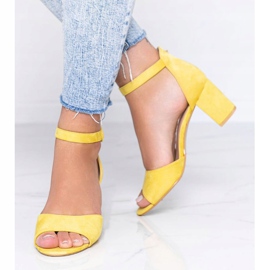 Sandale galbene pe stâlpul Mare Mare 1 Sandale galbene pe stâlpul Mare Mare 1