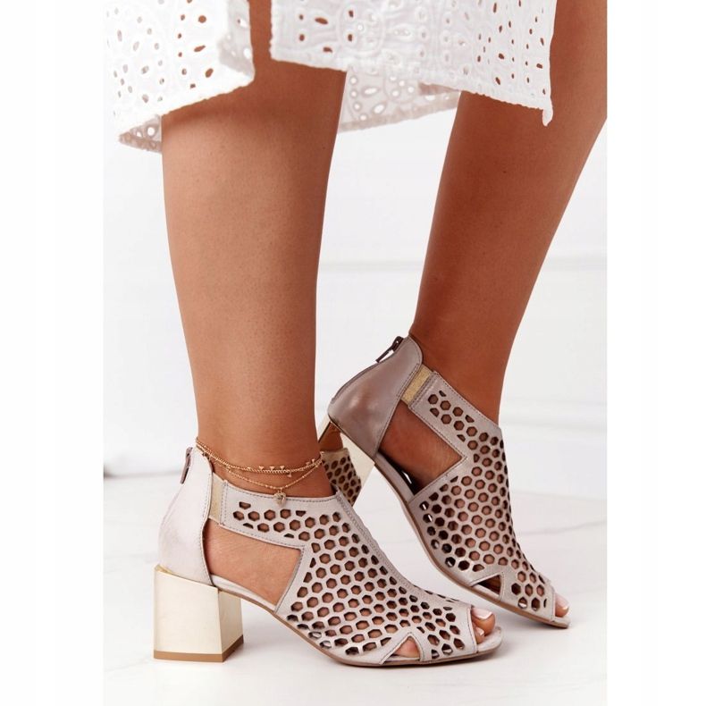 Sandale ajurate pe o bară Maciejka 04593-25 Auriu maro 2