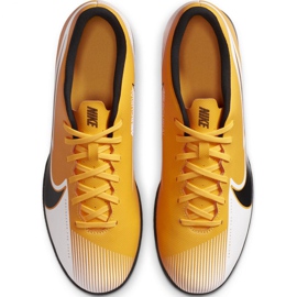 Pantofi de fotbal Nike Mercurial Vapor 13 Club Ic M AT7997 801 negru, alb, negru, galben galben 1