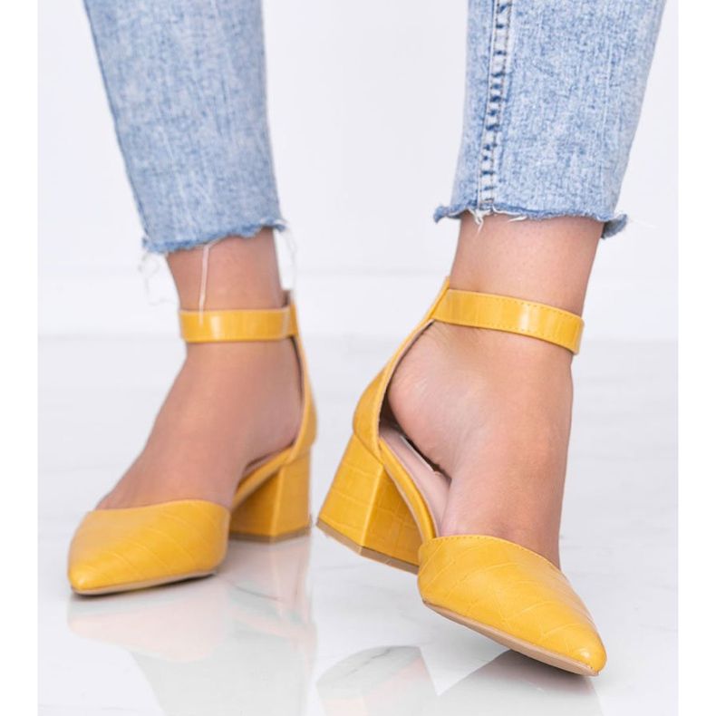 Navetă de muștar pe un bloc Lindsey galben 1