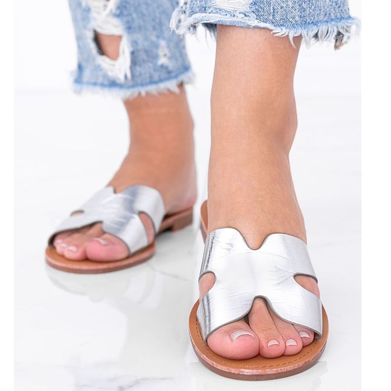 Papuci de argint în modelul pielii de crocodil Phoenix 1