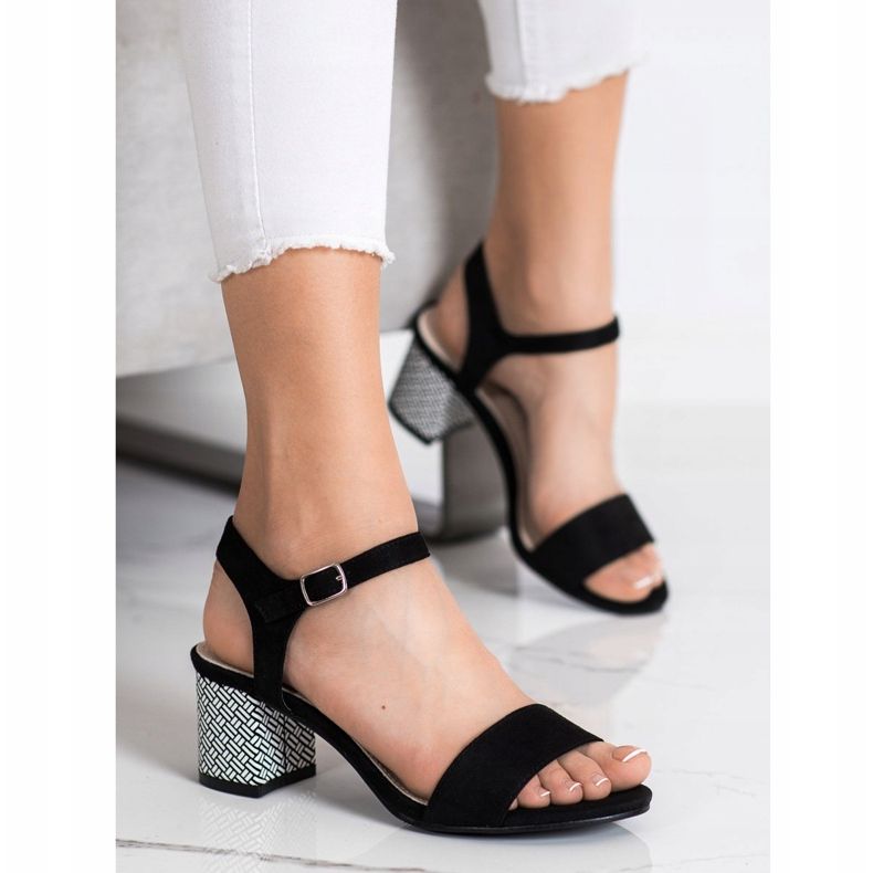 Goodin Sandale confortabile pe un bar alb negru 1