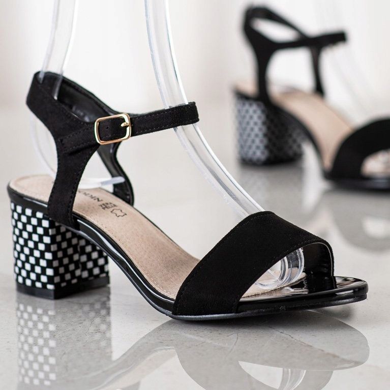 Goodin Sandale confortabile pe un bar alb negru 1