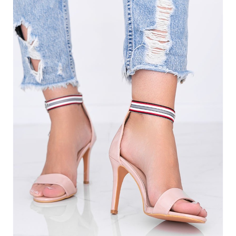 Sandale bej pe un stiletto de la Michel 1