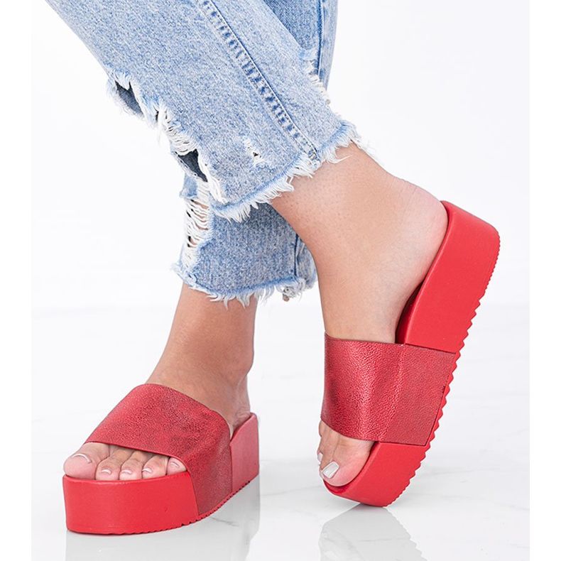 Flip-flops roșii pe o talpă groasă Crysta roșu 1