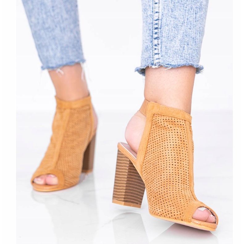 Sandale ajurate de cămilă pe stâlpul Veronika maro 1