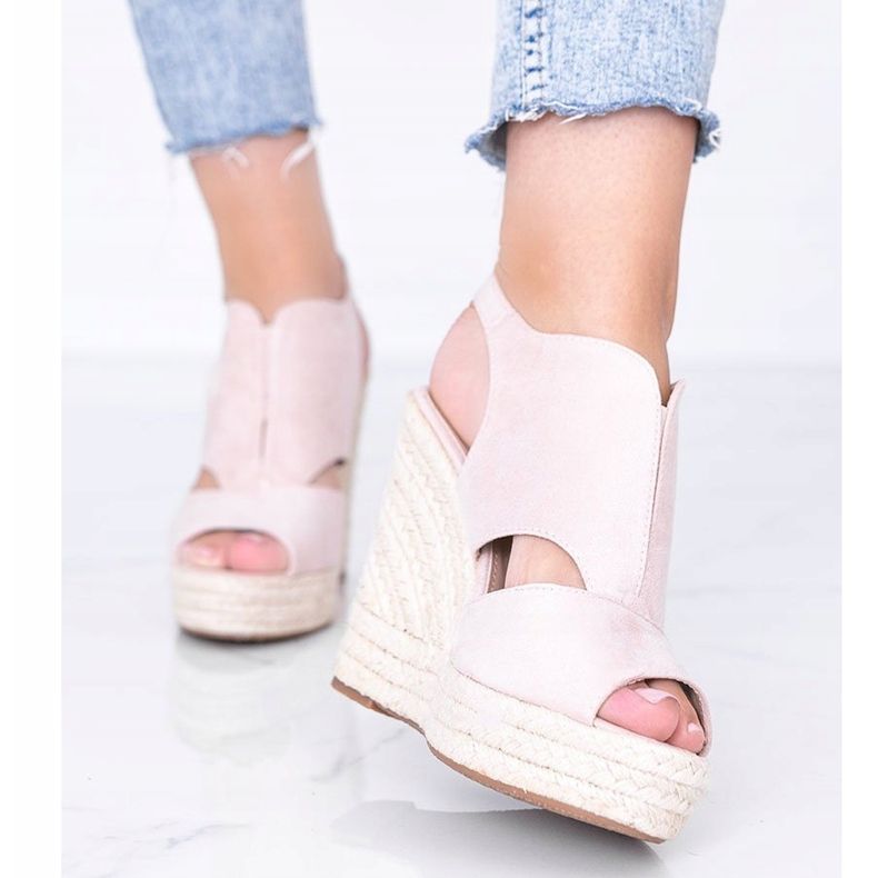 Sandale cu pană bej de la Holiday Time 1